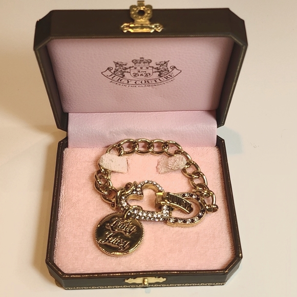 Juicy Couture charm bracelet with Swarovski crystal heart and juicy clasp - Picture 2 of 11